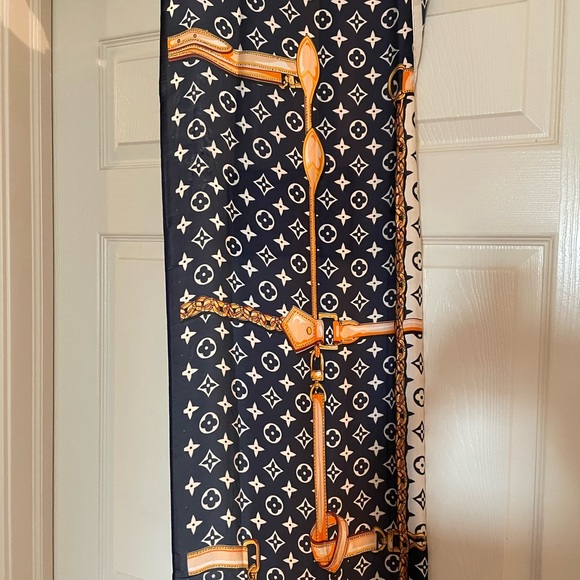 Women’s Navy & White Print Scarf - Picture 8 of 9